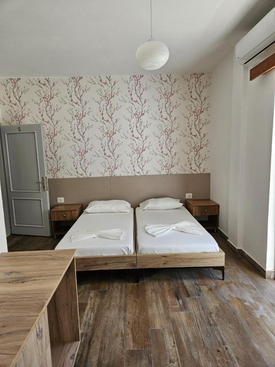 Villa2 * Golem (Tirana)